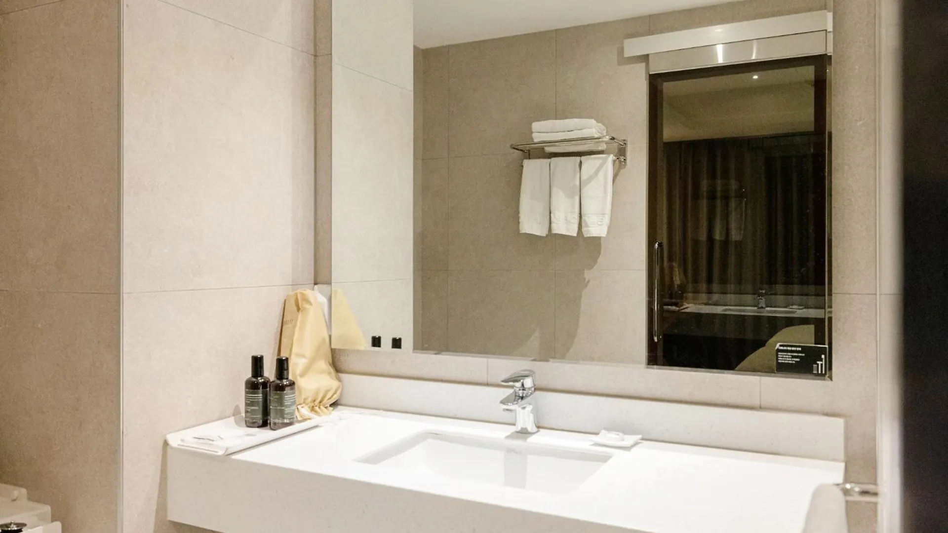 Anook Signature Hotel Incheon Guwol 4*,