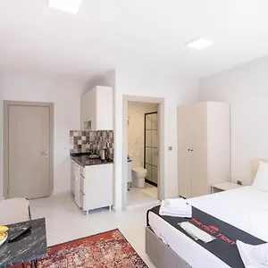 the-red-tent-suite-23.istanbul-turkeyhotels.com/